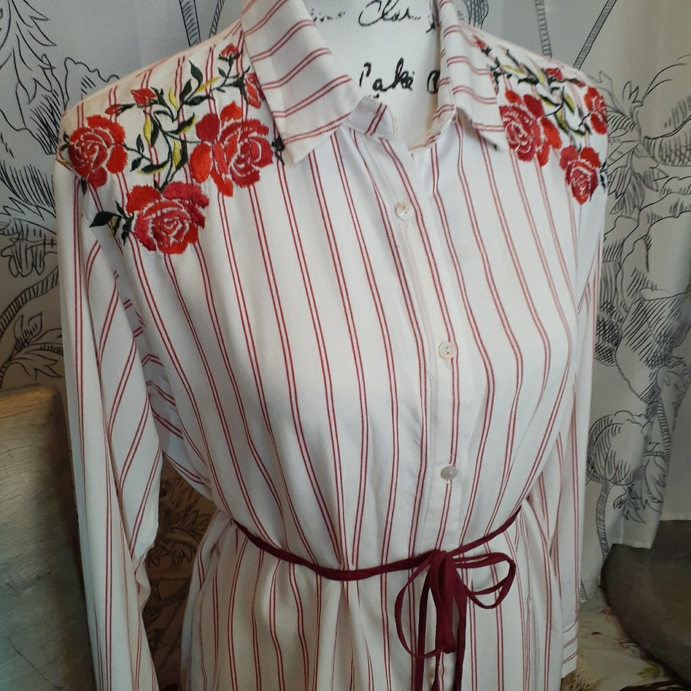 Riva Woman Long Belted Blouse